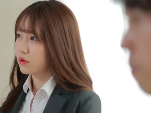 đến nhà con ghệ chơi, thanh niên làm liều khi nhìn thấy chị gái cô ấy ngủ hớ hên